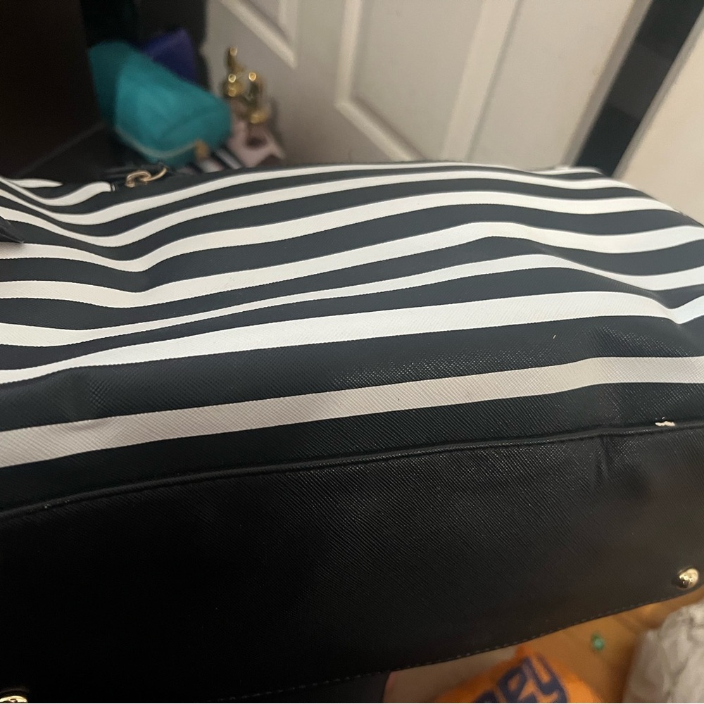 Black and White Striped Handbag - Picture 5 of 8